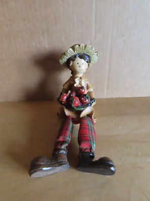 Figur Mädchen Frau mit Schlenkerbeinen Erdbeeren auf dem Schoß ca.10 cm H