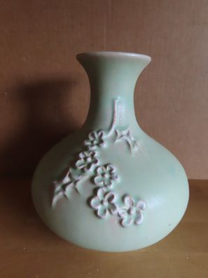 Vase Keramik bauchig grün mit Relief kleine Blüten 705/188 ca. 17,5cm H