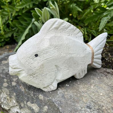 Betonfigur MANNI der Fisch - ein Blickfang für Garten und Teich!