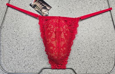 Herren String Tanga minimalistisch elastische Hellrote Spitze mit Bogenabschluss