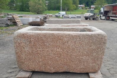 Granitbrunnen, Granittrog, Steinbrunnen, Brunnentrog, Gartenbrunnen aus Granit