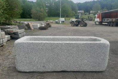 Granitbrunnen, Brunnentrog, Gartembrunnen, Steinbrunnen, Natursteinbrunnen aus Granit