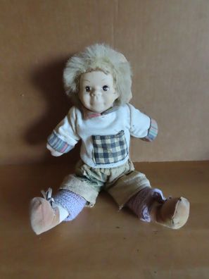 Puppe Junge mit Keramikkopf Jutehose Mütze ca. 25 cm H