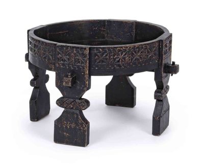 Beistelltisch Siryano aus Mangoholz, klassisch rundes Design, Schwarz, handgefertigte
