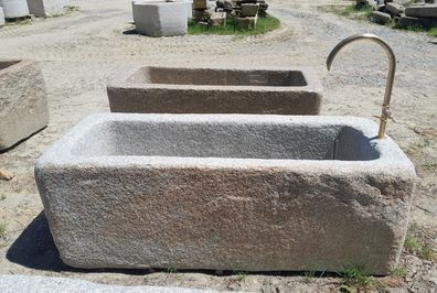 Granitbrunnen, mit Messingeinlauf, Granitwassergrand, Steinbrunnen, Natursteinbrunnen