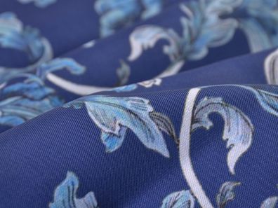 Italienischer Designerstoff aus Polyester und Seide in Blau gemustert - 155cm