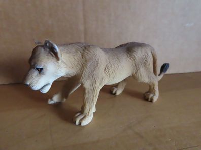 Figur Katze Löwe Löwin stehend Hartgummi ca. 5,3 cm H Bullyland