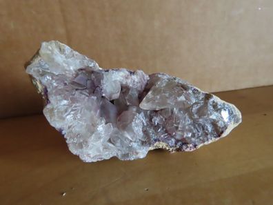 Stein Kristall hell innen in einem gelblichen Stein nicht geschliffen ca.8,7 x4,1cm
