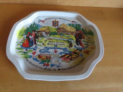 kleines Tablett aus Blech -Mädel aus dem Schwarzenwald- ca. 19,5x16cm
