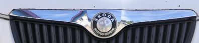 Skoda Fabia 5J Zeichen Emblem Kühlergrill Grill 5J0853633