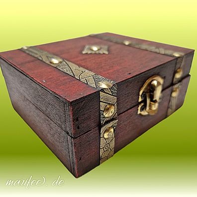 Holz-Kästchen Kolonialstil mit Klappdeckel, 130 × 110 × 55 mm Art.-Nr. 12447