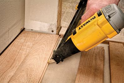 DeWALT Stauchkopfnagler Druckluft DNBDA, 64mm DPN1564APP-XJ