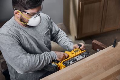 DeWALT Akku-Bandschleifer, 18V, Basisversion DCW220NT-XJ