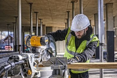 DeWALT Paneelsaege 305 mm 1675 Watt DWS780-QS