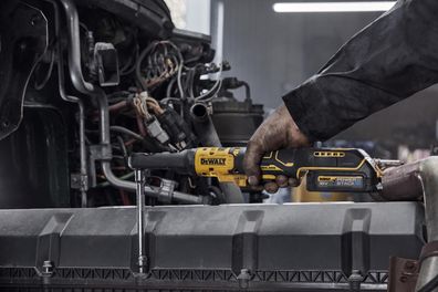 DeWALT Akku-Ratsche, 3/8-1/2Z, 18V / 1,7Ah DCF510E2G-QW