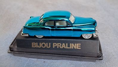 1954 er Cadillac als Pin Modell von der Firma Praline im Maßstab 1:87 , blaumetallic