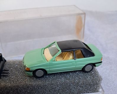 Ford Escort Cabrio geschlossen , hellgrün, Praline