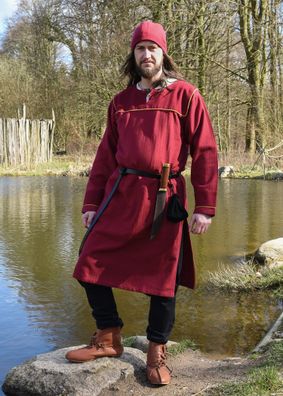 Wikinger Tunika Ove mit Fischgrätmuster, weinrot