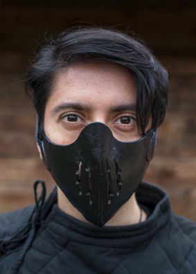 Mempo, Halbmaske aus Leder
