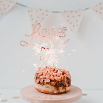 Cake Topper LOTS OF LOVE. Liebevolles Accessoire aus Holz von Eulenschnitt