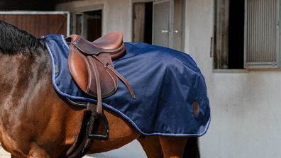 Equithème Classic Outdoordecke Nierendecke Wasserdicht 1200D Navy Blau