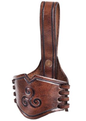 Leder Hornhalter für Trinkhorn, geprägte Triskele, dunkelbraun, versch. Größen