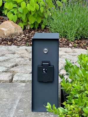 ORIO 3-fach Steckdosensäule eckig in Anthrazit mit Sensor, IP44
