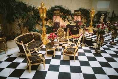 Pompöös by Casa Padrino Barock Wohnzimmer Set Creme / Oliv mit goldenem Muster - Pomp