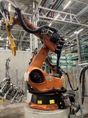 Roboter KUKA KR 240-2 2000 Seriennummer 910453 Industrieroboter