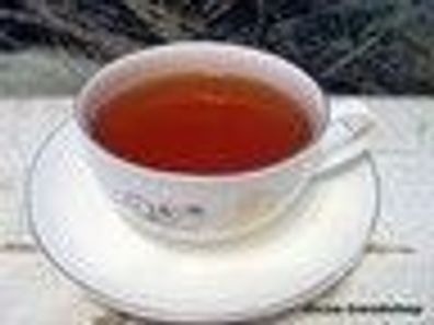 1 Luxus Teetasse "Adina" + Unterteller für eine feine Teetasse -Fine Bone China
