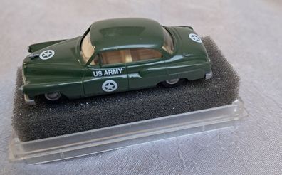 Buick 50 US Army, grün, Praline