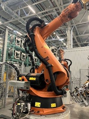 Roboter KUKA KR 240-2 2000 Seriennummer 910477 Industrieroboter