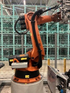 Roboter KUKA KR 240-2 2000 Seriennummer 910465 Industrieroboter