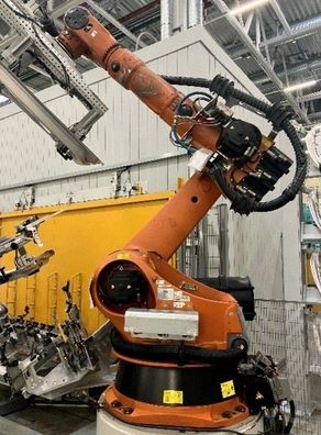 Roboter KUKA KR 240 L180-2 2000 Seriennummer 913762 Industrieroboter