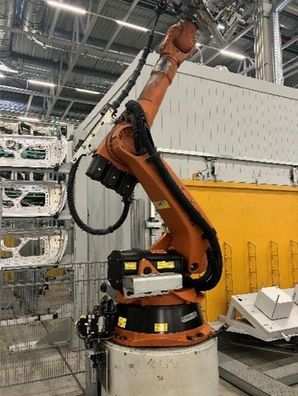 Roboter KUKA KR 240 L180-2 2000 Seriennummer 913766 Industrieroboter