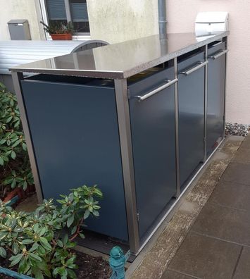 Mülltonnen-Box 3er 120L | Typ M | Flachdach, Edelstahlpfosten, Blenden in Anthrazit |
