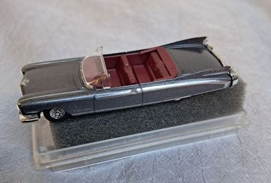 Cadillac 59er Cabrio offen, graumetallic, Praline