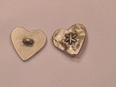 Knopf 23mm Öse Metall Herzform mit Kreutzstich Silber Matt