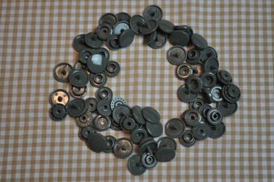 30 Baby Snaps T5 Farbe B9 Olive grey