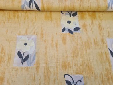 Dekostoff mit Chiffon Fenstern und Blumen