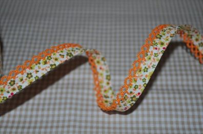 Schrägband Blume grün mit Häkelborte sonnengelb