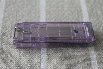 Hefter; tapler Tacker; Mini-Hefter für Standardklammern 24/6; lila transparent