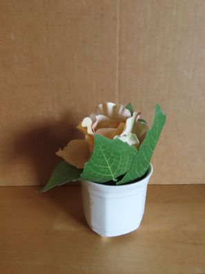 Künstliche helle Rose einzeln ca. 10 cm h steht alleine