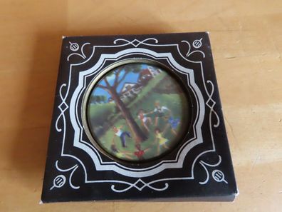 Untersetzer goldfarben aufgeklebtes Kunststoffbild tanzende Menschen ca.10,5 cm Ø