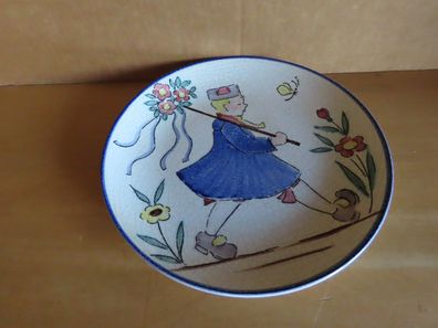 Zierteller Wandteller Junge mit Blumenstab Waechtersbach Handmalerei 652