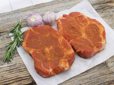 Schweinenacken Steak, Kamm, Hals, Grillfleisch, trocken gewürzt (6 St. ca. 1 kg)