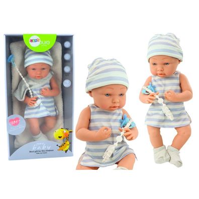 LeanToys Babypuppe im weiß-blauen Outfit mit Mütze, Schnuller, Lätzchen und Decke