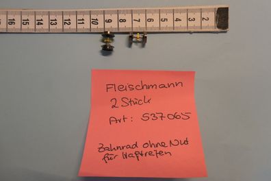 Fleischmann N Piccolo 537065 2 x Achse/Zahnrad ohne Nut Haftreifen Neu/OVP