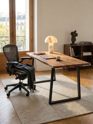 Bürotisch TARN Akazie Massivholz Baumkante Trapezbeine schwarz 120-200 cm breit