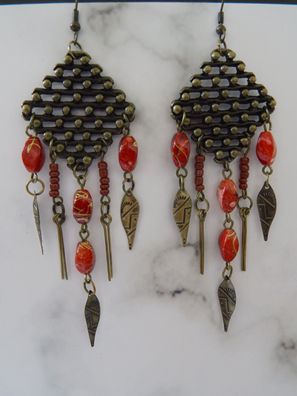 Elegante Ohrhänger Bronze mit leuchtend roten Perlen